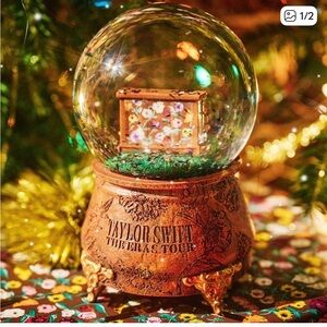 Shipping immediately- Taylor Swift The Eras Tour Snow Globe
